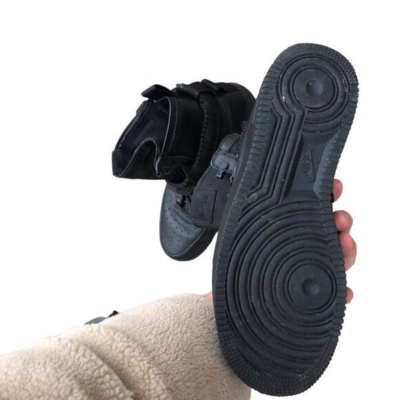 Rare 2017 Nike Air Force 1 Boot Size 9.5 Black - Picture 15 of 16